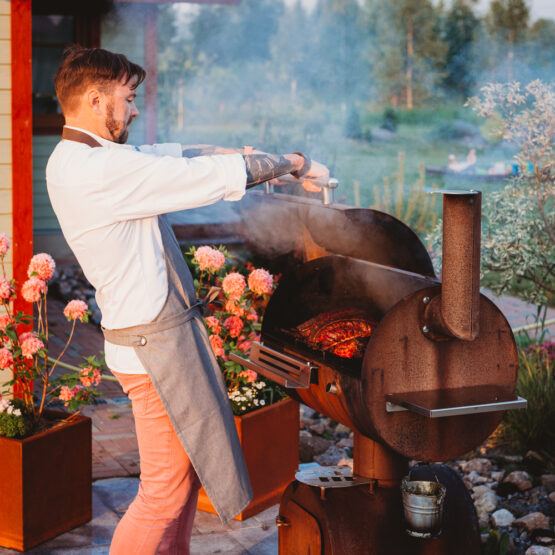 GrillSymbol BBQ rökgrill Smoky Beast med extra tillbehör (värde över 3000.-)