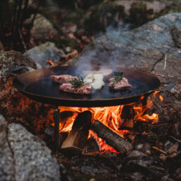 GrillSymbol utomhus stekhäll med ben, ø 58 cm